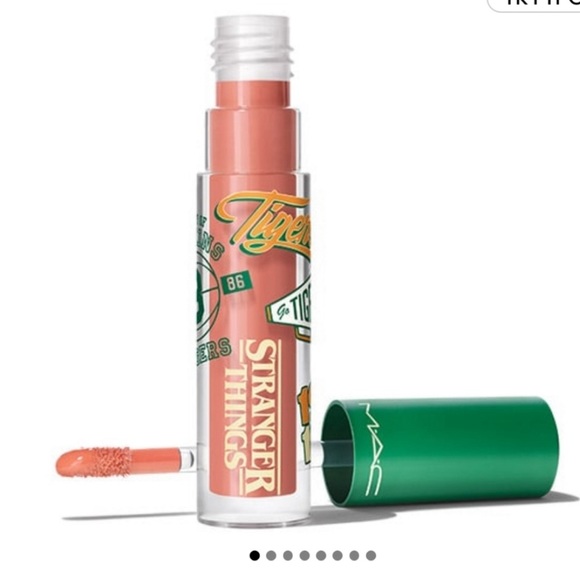 MAC x Stranger Things bundle fanny pack eye shadow palette lipglass NEW - Picture 7 of 9